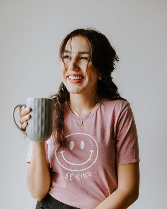 Be Kind ☺ - smiley graphic t-shirt