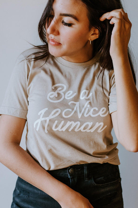 Be A Nice Human - graphic t-shirt Beige